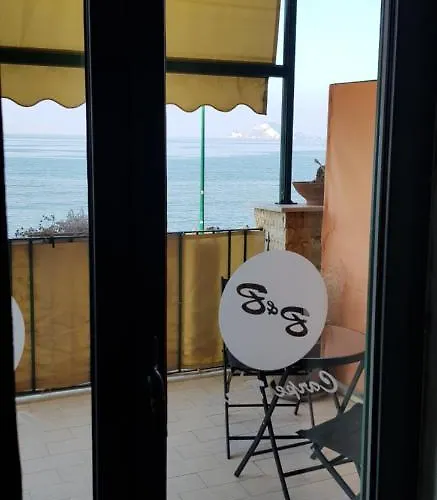 Casa de hóspedes Hause Luisa Nápoles